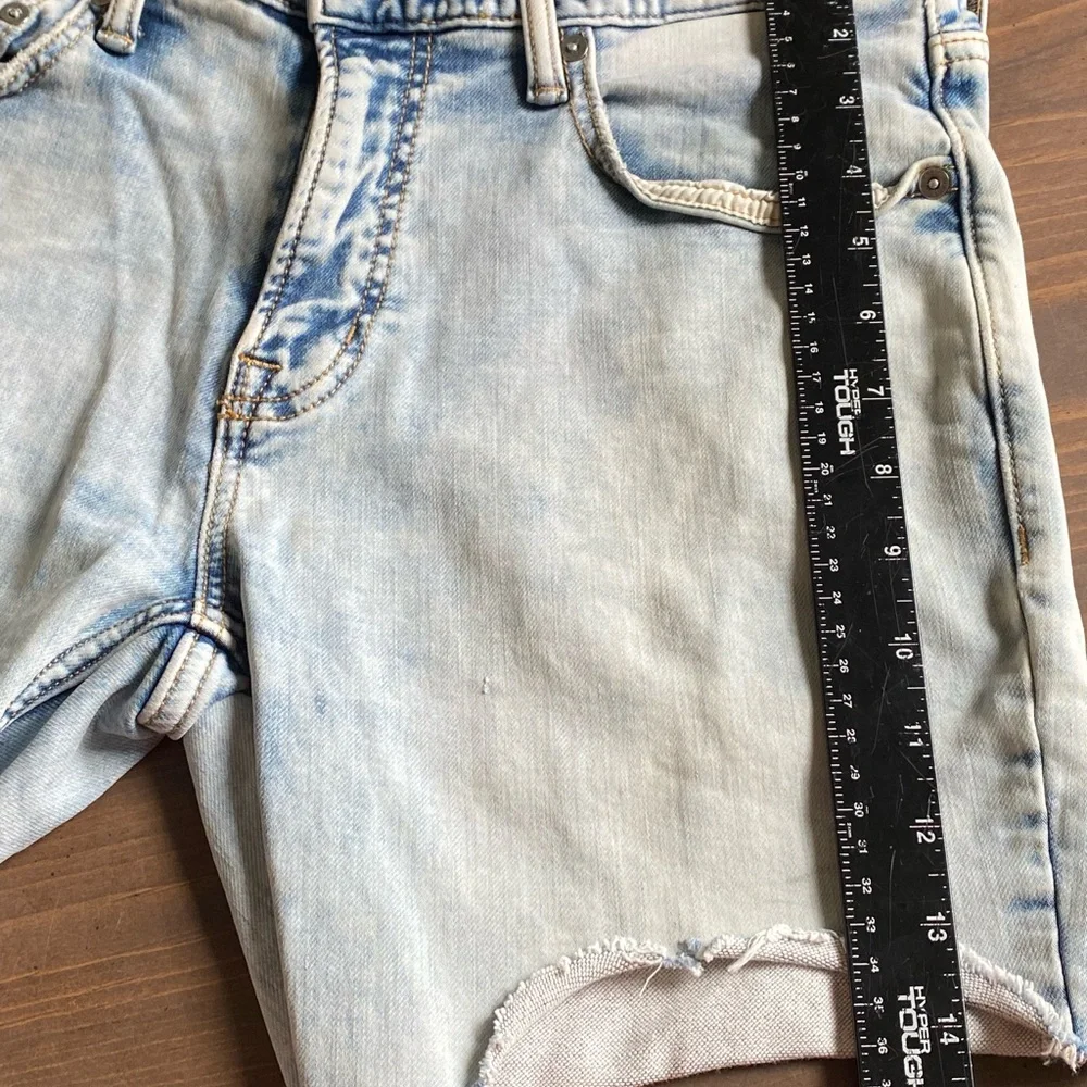 Old Navy Light Blue Jean Shorts for Men Size 32 Cut Offs Distressed Light‎ Wash